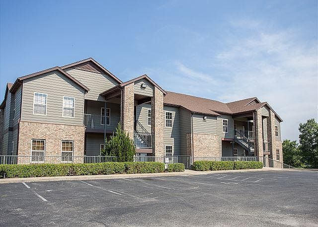 1st image of 1001 Golf Dr