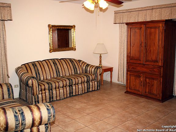4th image of 302 Centerway Dr