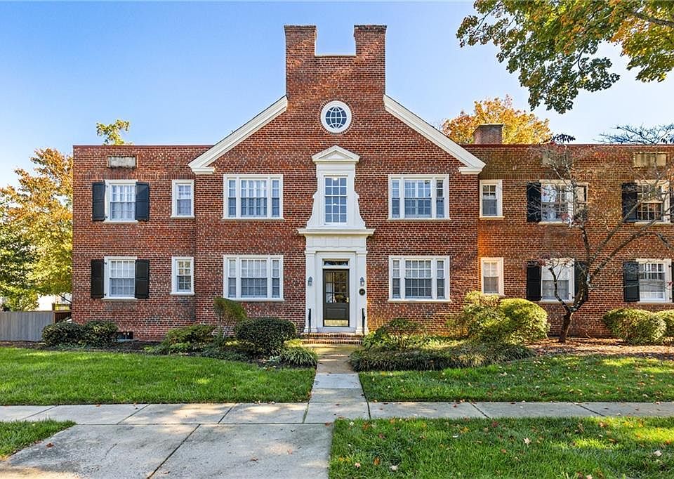 1st image of 27 W Locke Ln