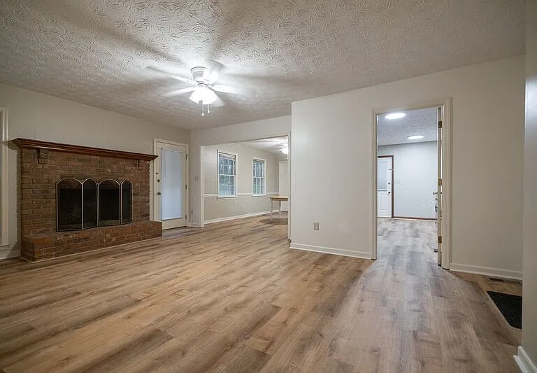 1151 Brookwood Dr — Photo 5
