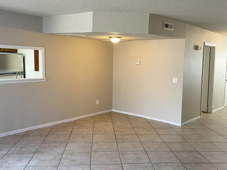 11331 N May Ave — Photo 7