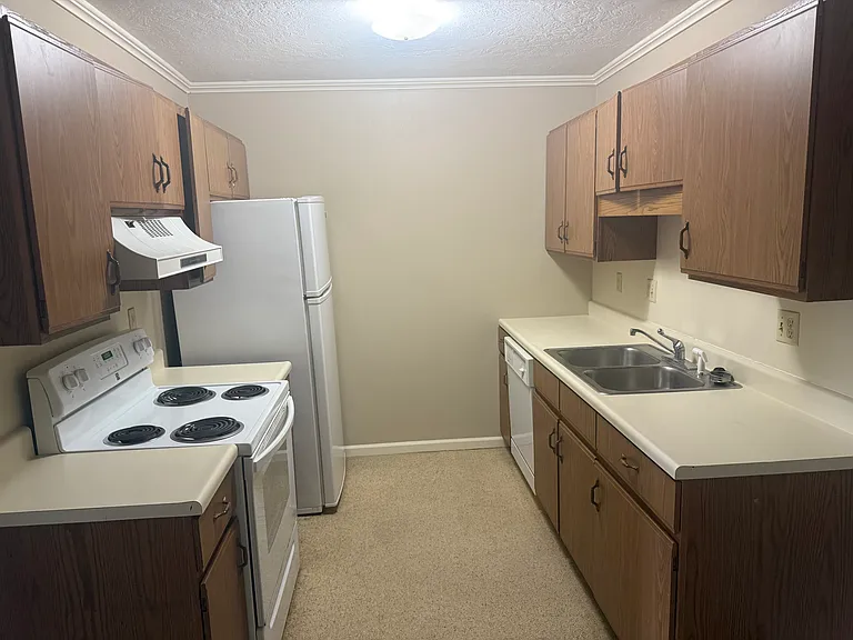 900 Winchester Dr #A-12 — Photo 4