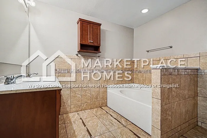 830 Painesville St SE — Photo 15
