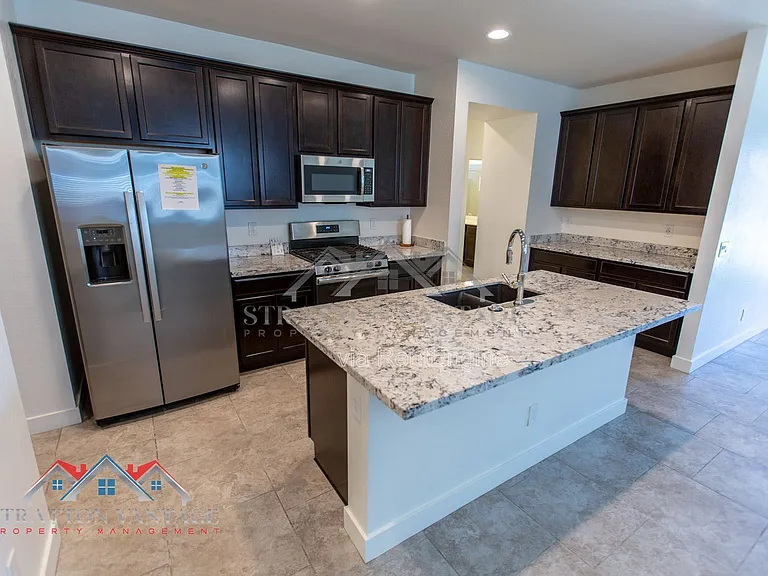 16264 W Canterbury Dr — Photo 19