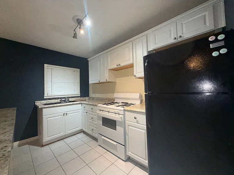 709 W 26th St #5 — Photo 12