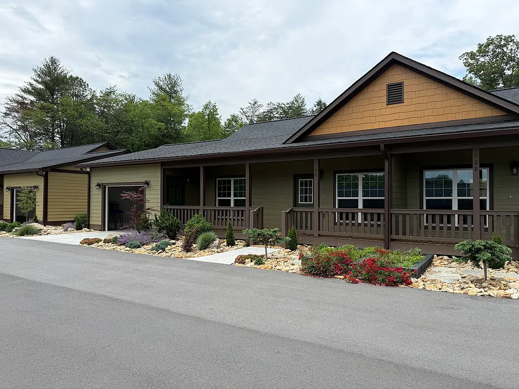 2 bed, 1.5 bath, $2,400 — Photo 2