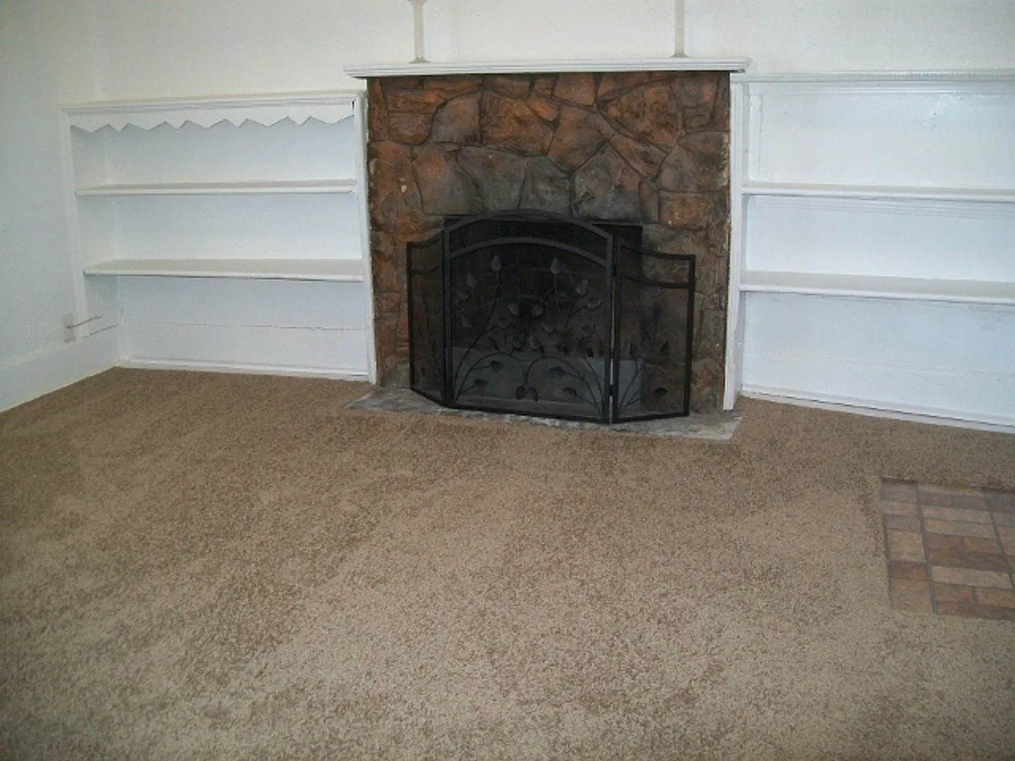110 Gladstone — Photo 3