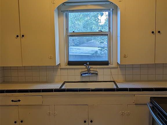 5th image of 1928 Canterbury St #B