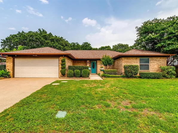 409 Evans Dr, Euless, TX 76040