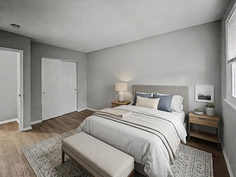 200 E Maple Ave — Photo 2