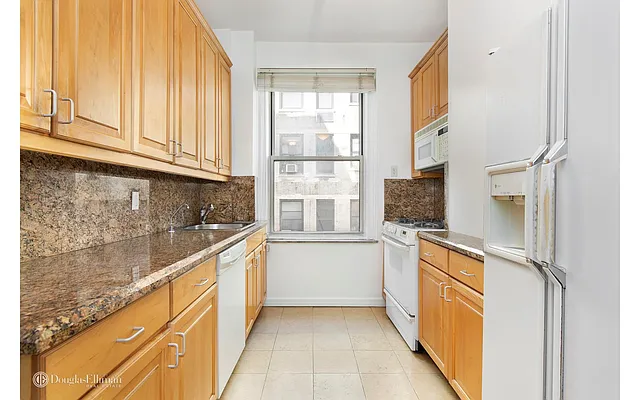 Sold by Douglas Elliman | media 18