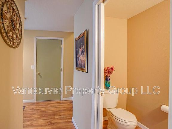 3rd image of 11540 NE 32nd St