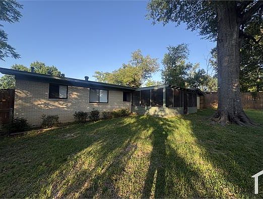 2nd image of 2719 Brentwood Dr