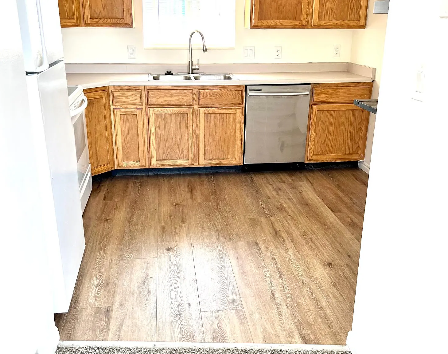 2 bed, 900 sqft, $1,350 — Photo 2