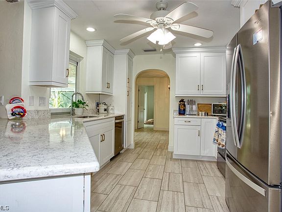 4th image of 506 SW 52nd St