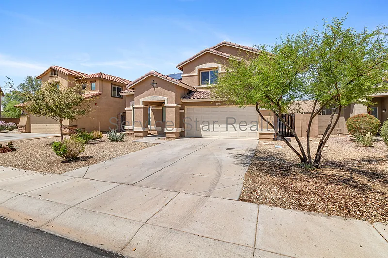 4 bed, 2.5 bath, 1984 sqft, $1,925 — Photo 2