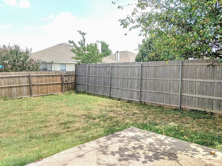 1008 Rock Springs Dr — Photo 36