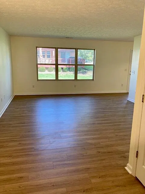 3 bed, 1575 sqft, $2,100 — Photo 4