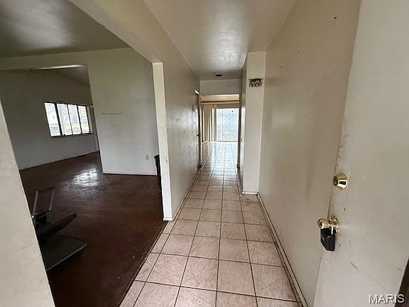 5th image of 10027 Grosvenor Dr