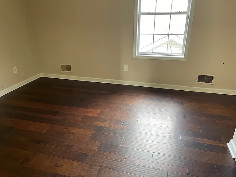 136 E Ashberry Dr — Photo 2