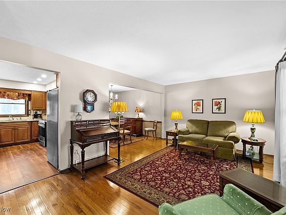 3rd image of 26922 Greenbrooke Dr