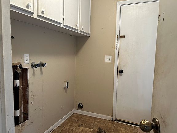 4th image of 3420 Chimney Rock Dr