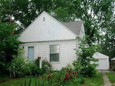 16 Marion Ave photo 1