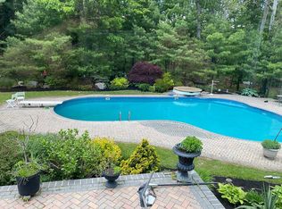 21 Ingold Dr, Dix Hills, NY 11746