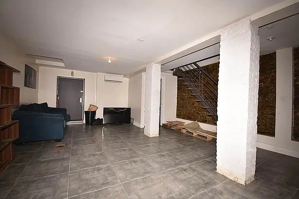 Rented by SpaceReqs LLC | media 10