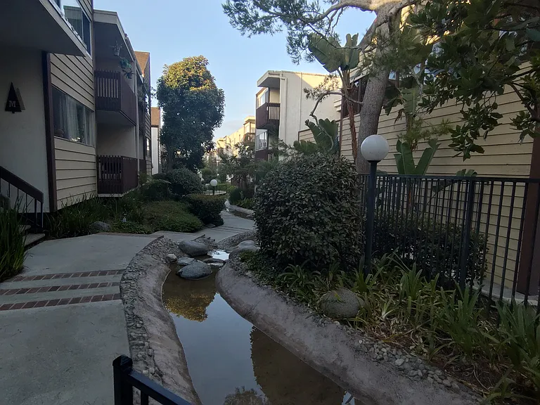 5950 Canterbury Dr #C214 — Photo 37