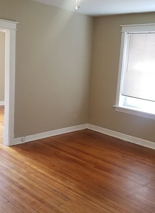 1st image of 909 S Sarah St #2S