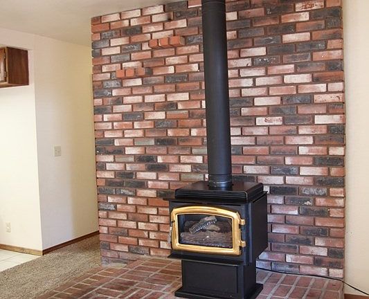 5th image of 111 Hemlock St