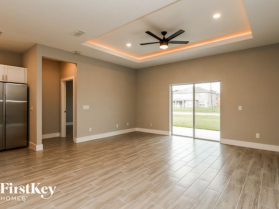 5th image of 327 Churchill Ct