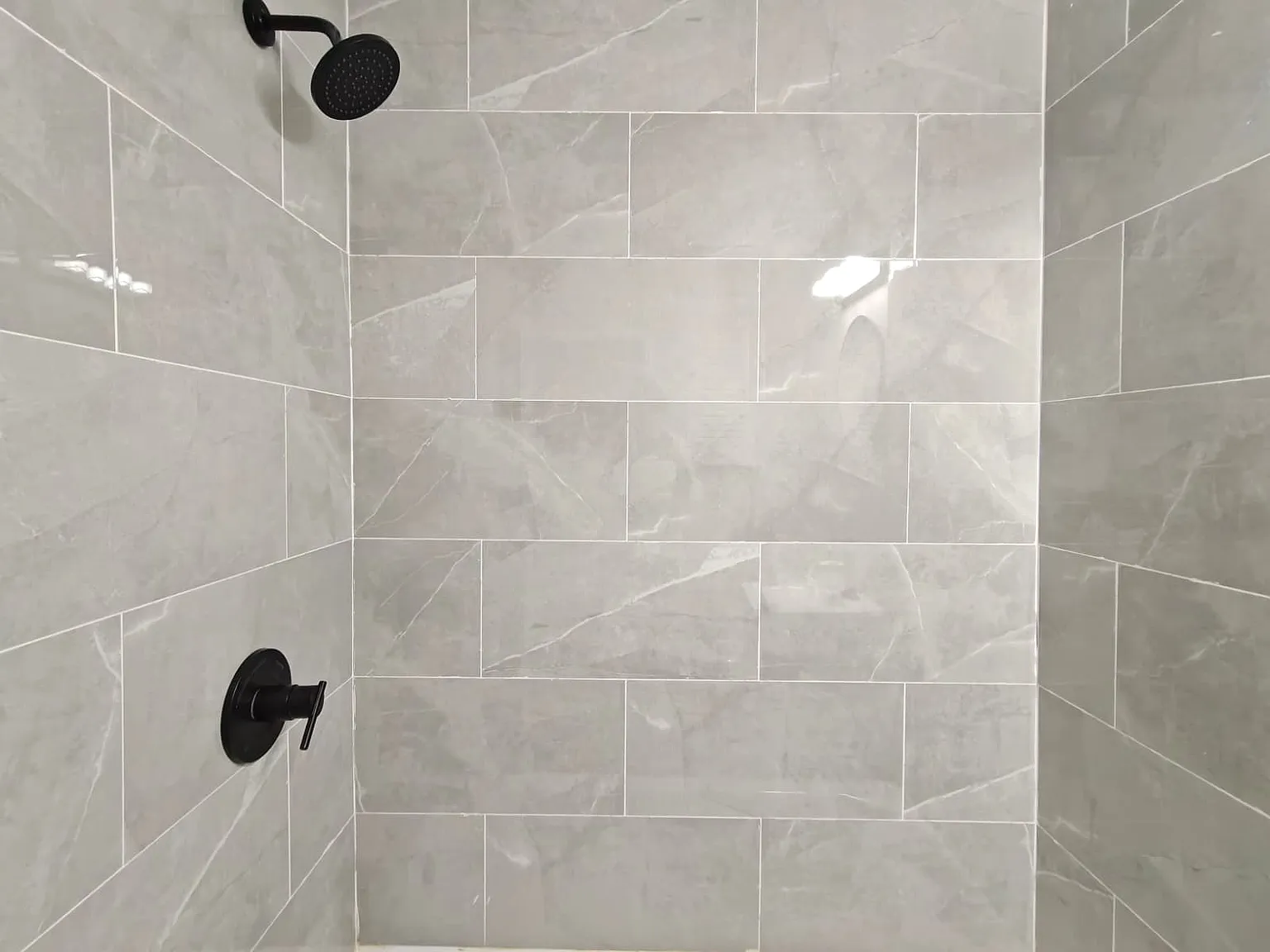 Beautiful Apartment Available Now! — Photo 1