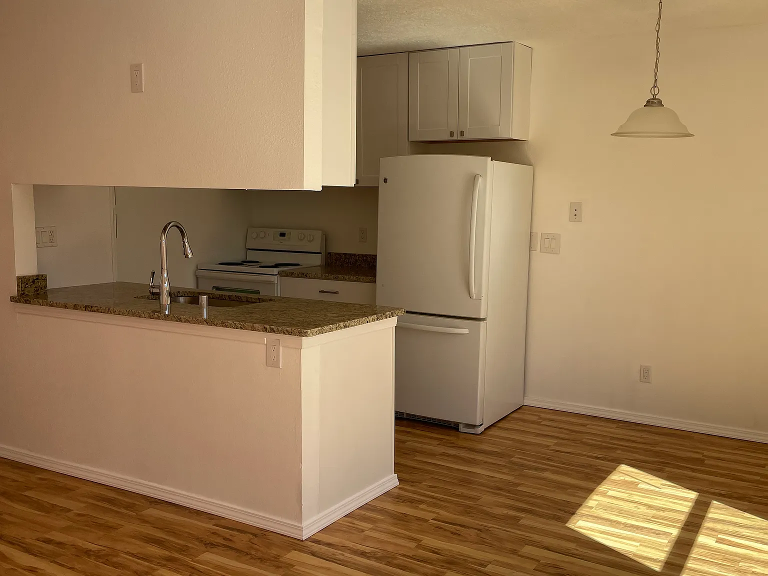 2 bed, 800 sqft, $1,350 — Photo 4