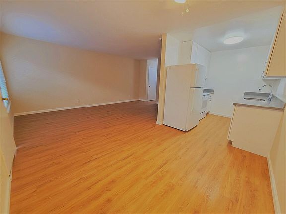 4th image of 901 Granada St #18