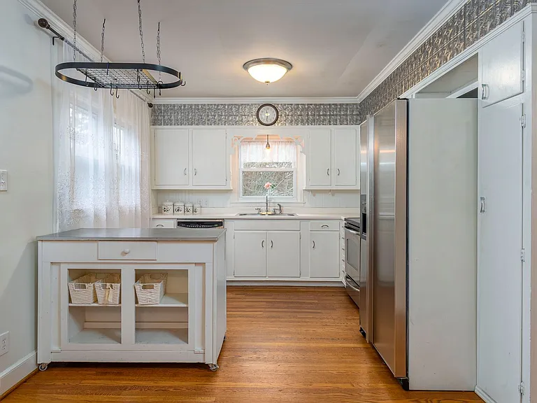 16 Lorraine Ave — Photo 8