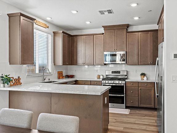 3rd image of 3554 Damora Ave