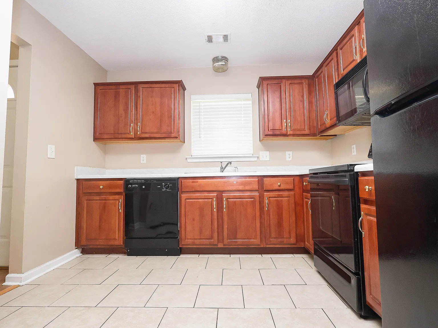 3 bed, 1279 sqft, $1,725 — Photo 4