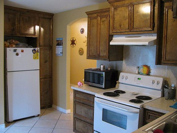3rd image of 9405 Los Olmos Dr