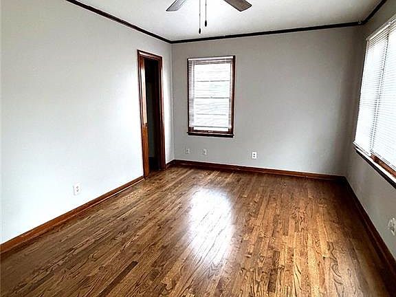 4th image of 1115 Dakota St