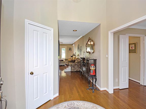 3rd image of 3100 Creekside Dr