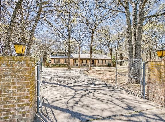3rd image of 613 Briarwood Trl