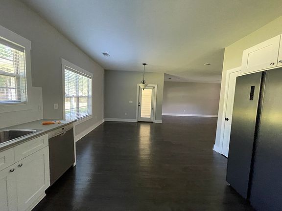 5th image of 124 Huron Loop