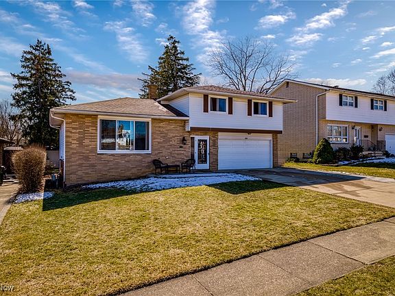 3rd image of 3301 Coventry Dr
