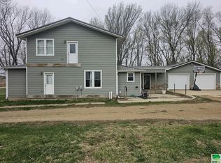 1912 430th St, Hawarden, IA 51023