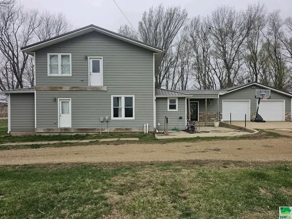 1912 430th St, Hawarden, IA 51023