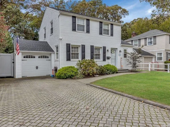 3 Dunstan Drive, Merrick, NY 11566