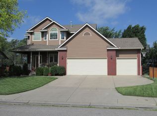 812 E Cedarbrook Rd, Derby, KS 67037