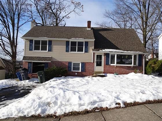 2nd image of 2948 Grisdale Rd